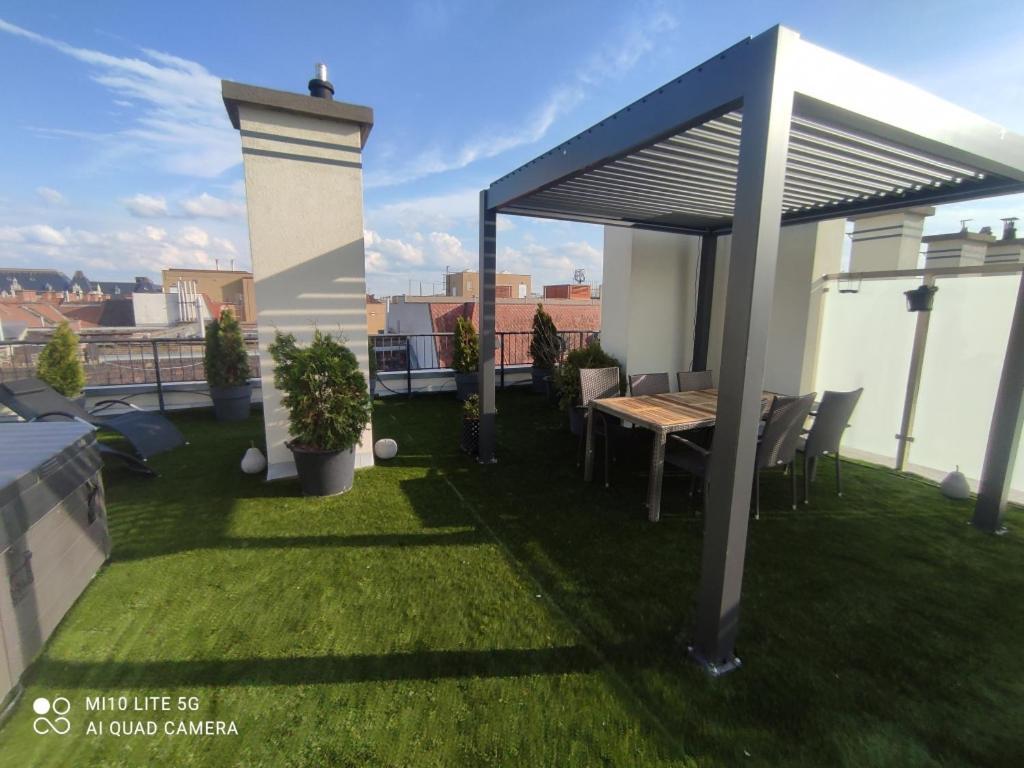 Jacuzzi Roofterrace Luxury Over The Opera Budapest Exterior foto